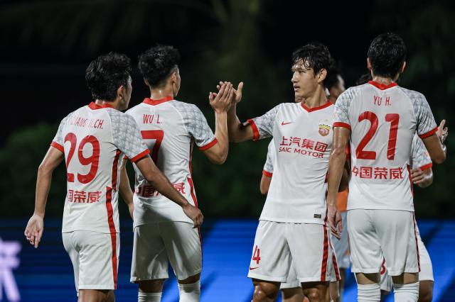 问鼎APP-【中超】东亚帮发威武磊8场8球 深圳队0比3不敌海港