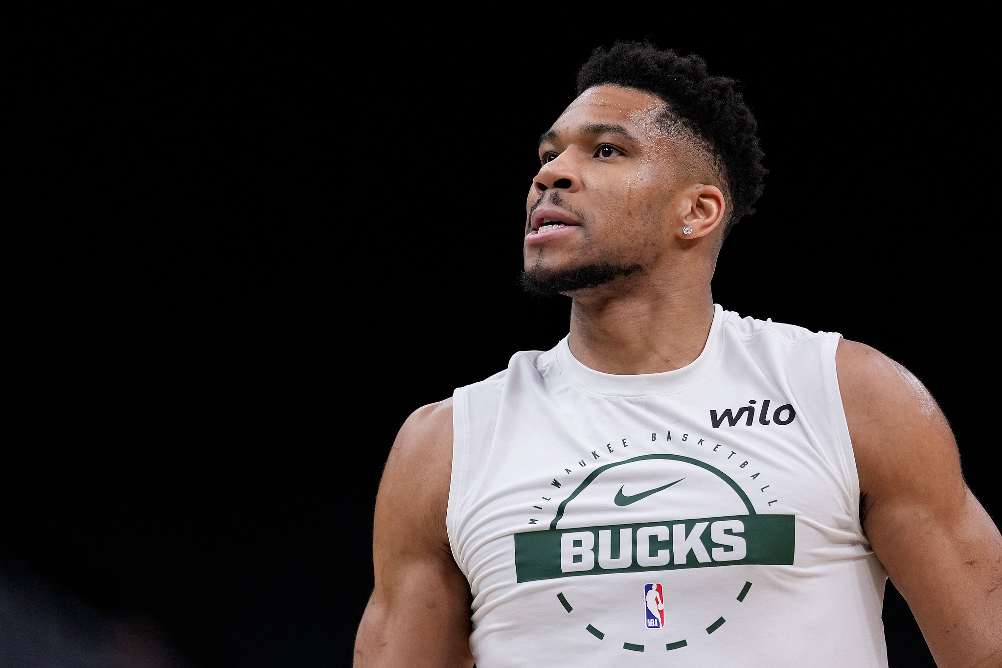 问鼎官网-计划有变！雄鹿通知各队他们将留下字母哥