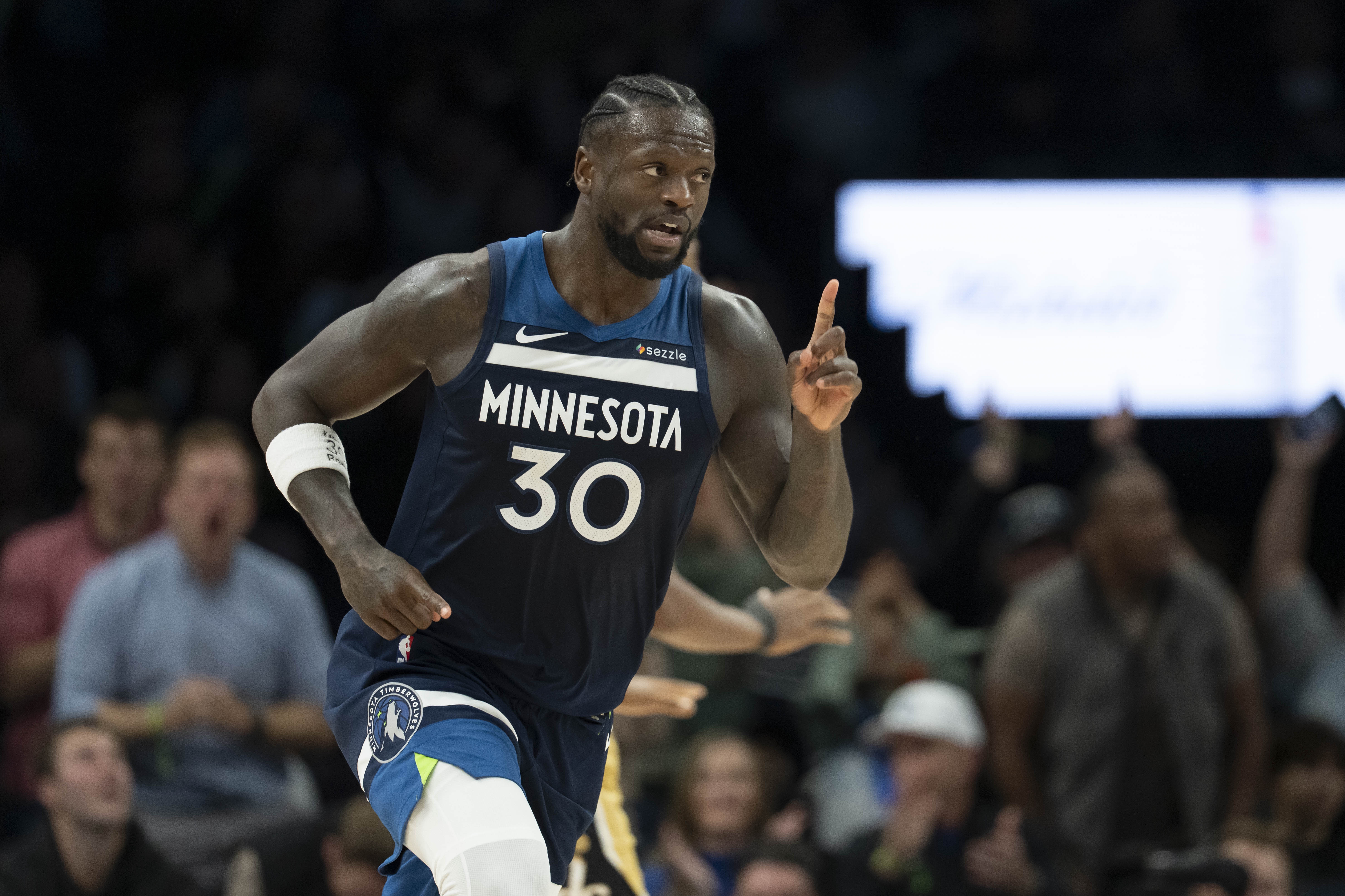 问鼎网页版-表现不俗！兰德尔半场11投5中&amp;罚球2中2得13分4板1断 正负值+14