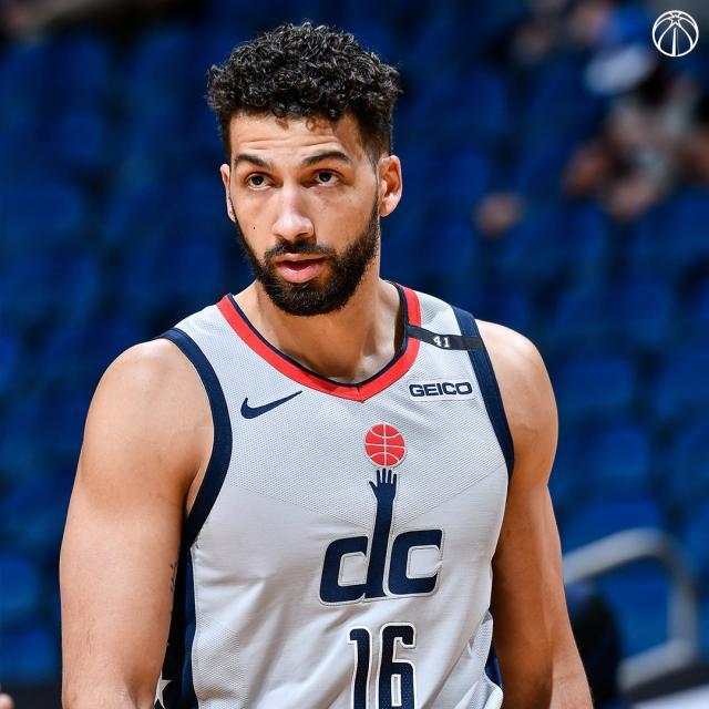 28岁新秀终于等到证明机会 队友称他是最努力的人